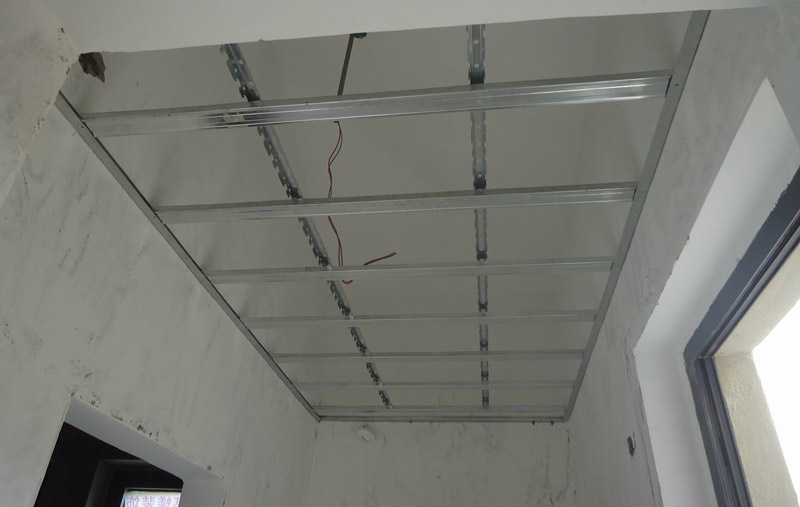 安裝輕鋼龍骨吊頂?shù)淖⒁馐马?xiàng)有哪些？