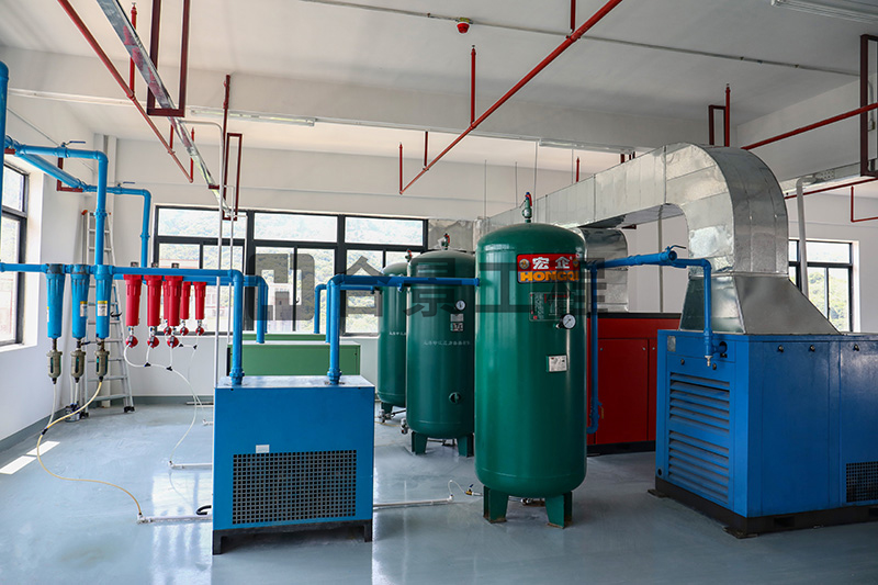 東莞盈灃科技有限公司工程緊鑼密鼓施工中，為迎接竣工全力奮戰(zhàn)！